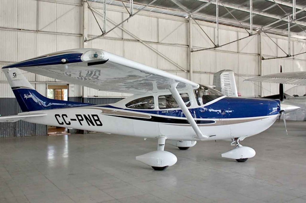 Avion Cessna 182T del Club Aereo de Santiago