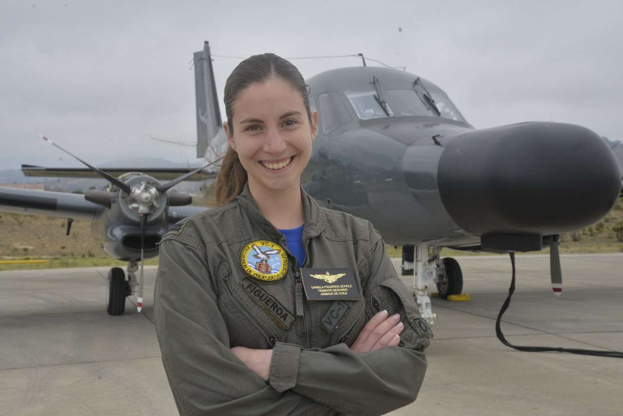 En este momento estás viendo Primera mujer piloto de la Armada de Chile