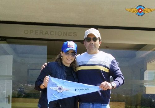 Primer vuelo solo alumna Mirella Zúñiga