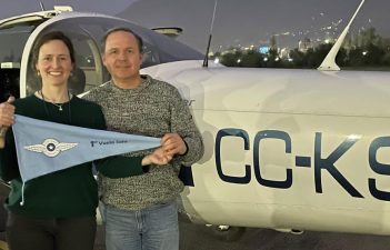 Primer vuelo solo alumna Patricia Briones