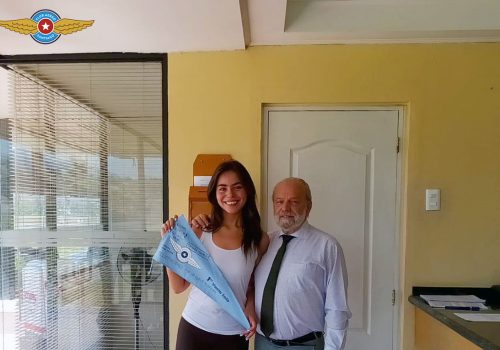 Primero vuelo solo alumna Tamara Nielsen Reyna