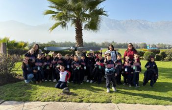 Niños del Colegio British Royal School visitan el Aeródromo Tobalaba